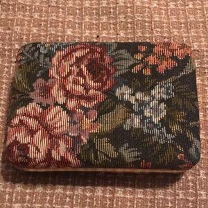 VINTAGE”!Elegant Floral Tapestry Clutch (Travel Jewelry Box)